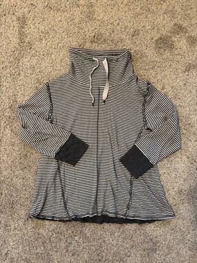 Like new! LIV Cowl Neck Sweatshirt (L)